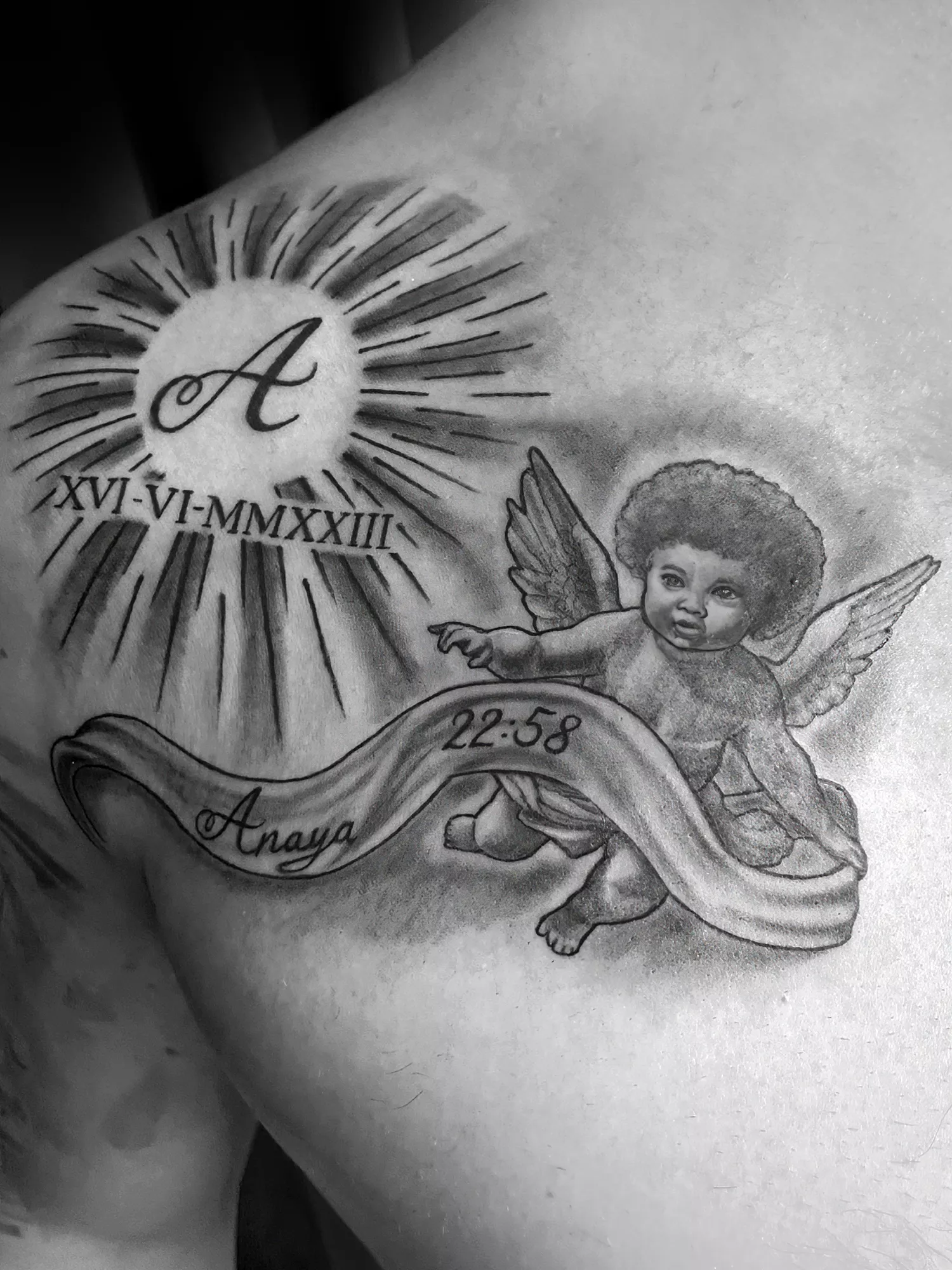 Tatouage réaliste bébé ange