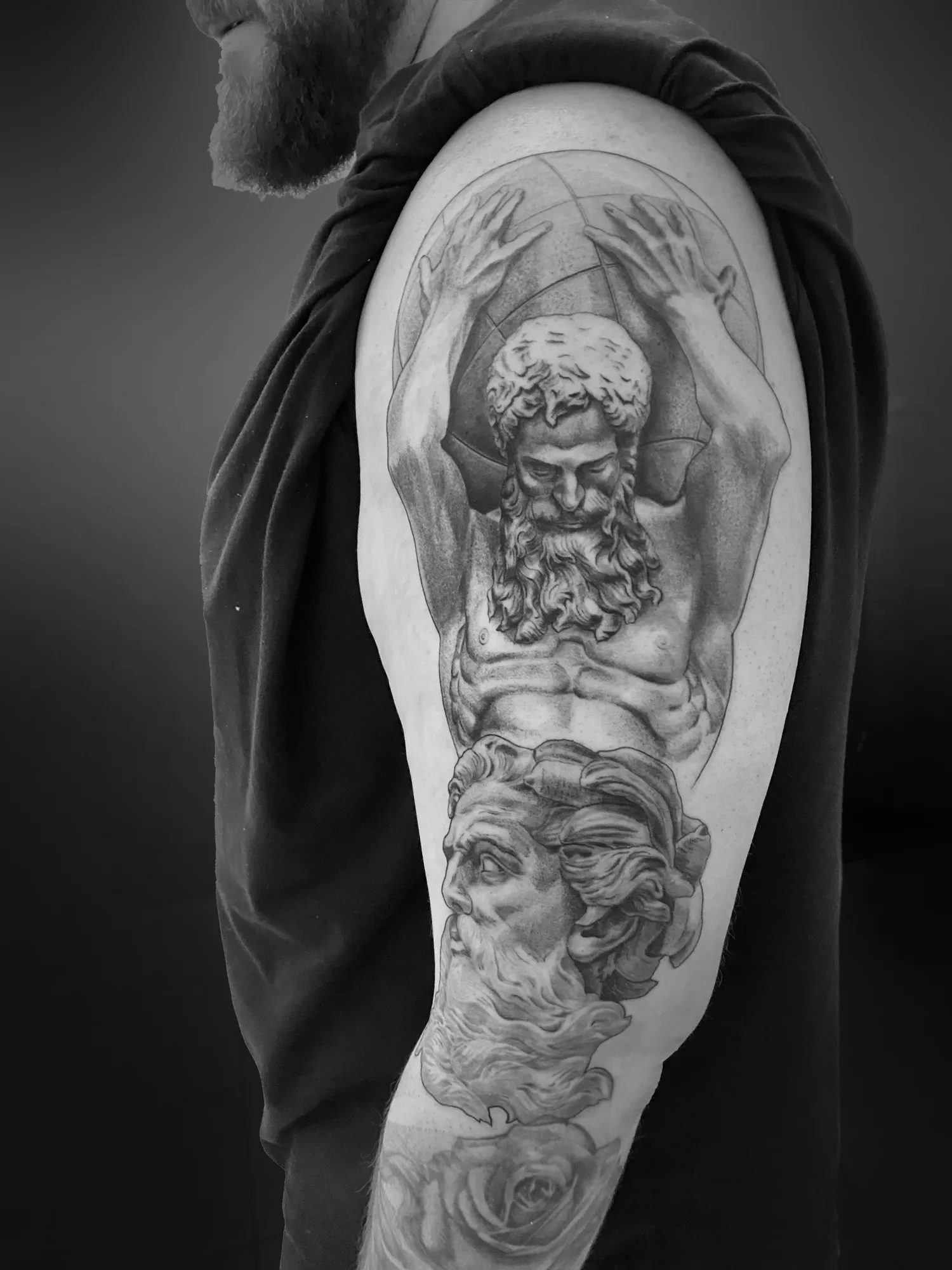 Tatouage réaliste Atlas et Poséidon